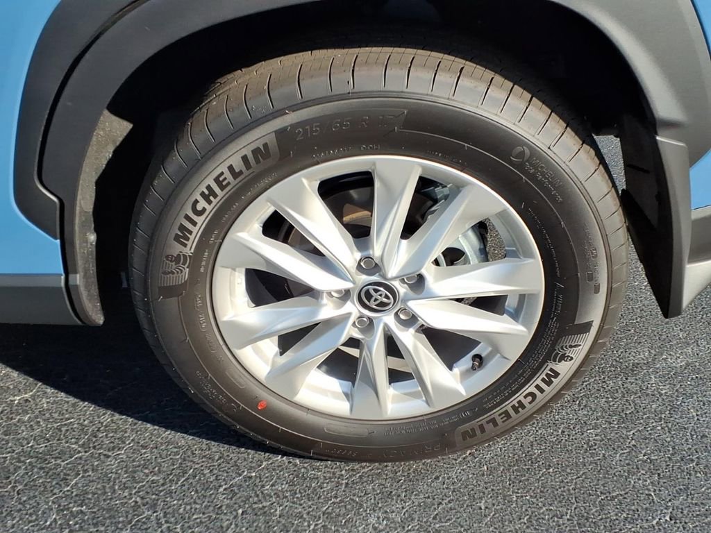 Used 2026 Toyota Corolla Cross LE image 11