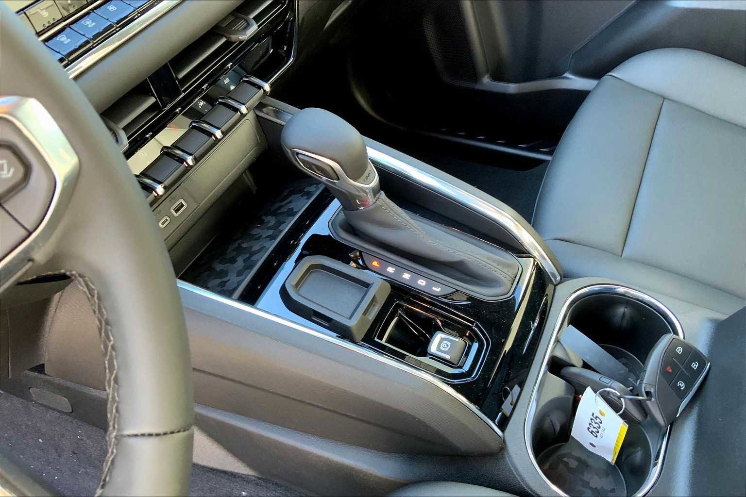 Used 2025 GMC Canyon Elevation w/ Convenience Package image 6