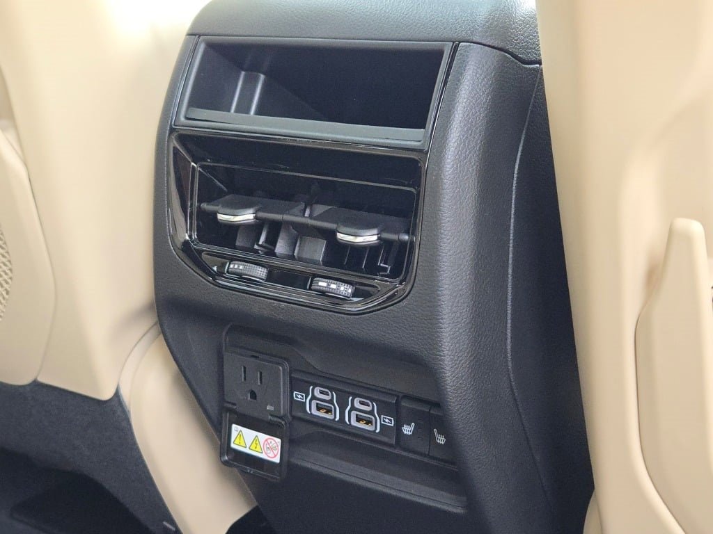 New 2025 Jeep Grand Cherokee Limited image 12