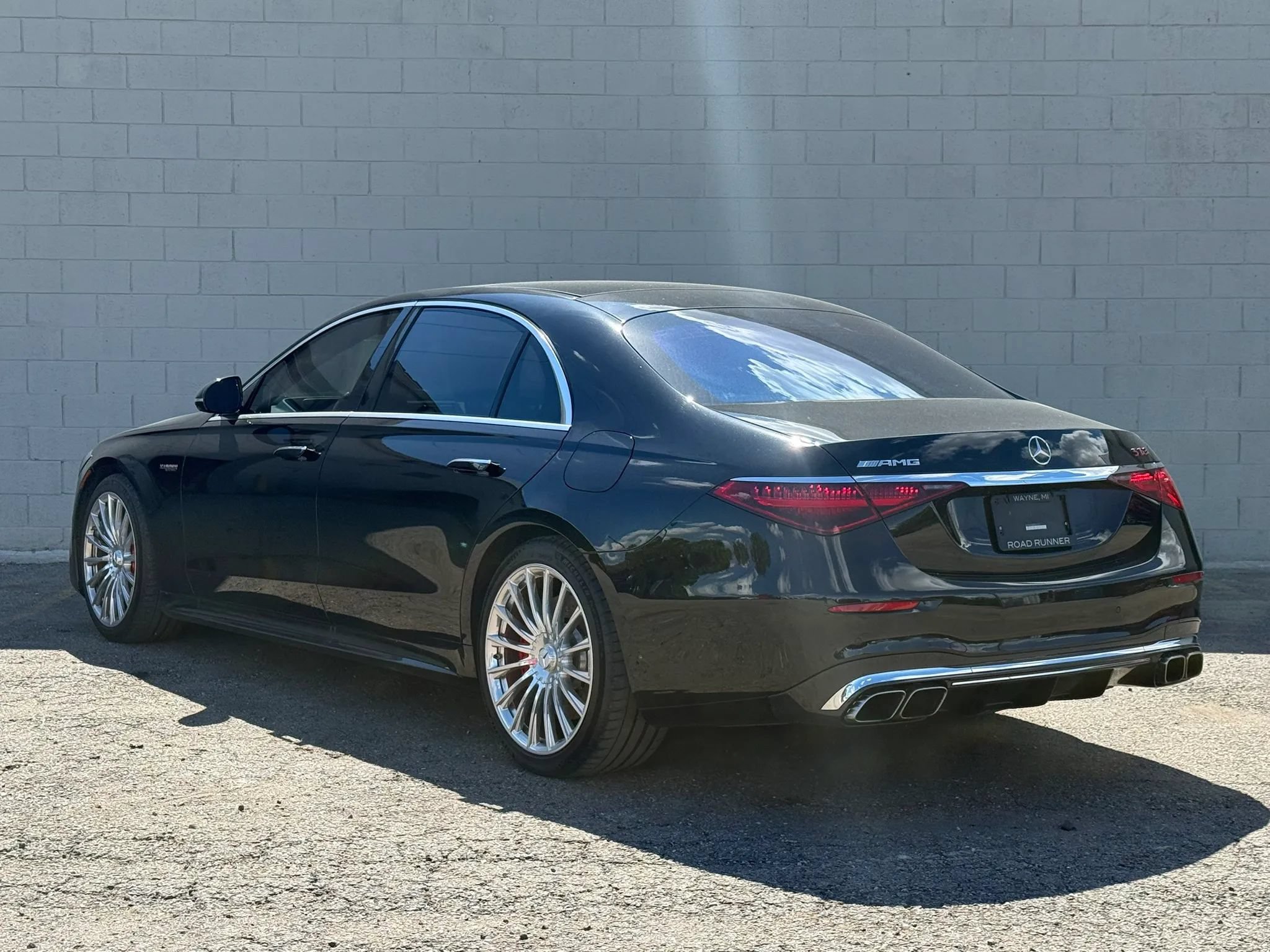 Used 2024 Mercedes-Benz S 63 AMG S w/ Carbon Fiber Exterior Package image 6