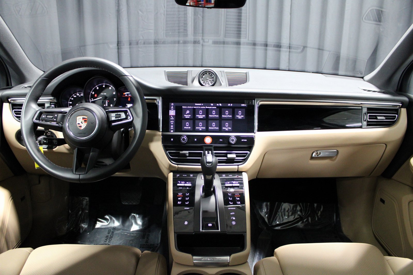 Certified 2025 Porsche Macan image 20