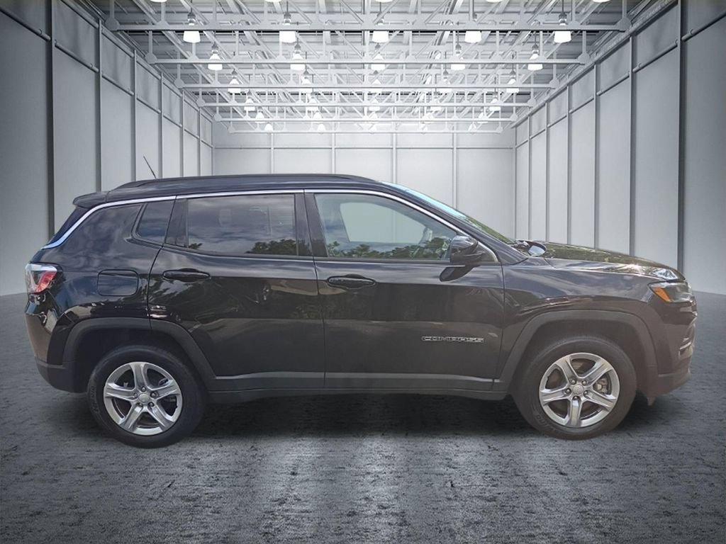 Used 2024 Jeep Compass Latitude AWD/4WD image 10