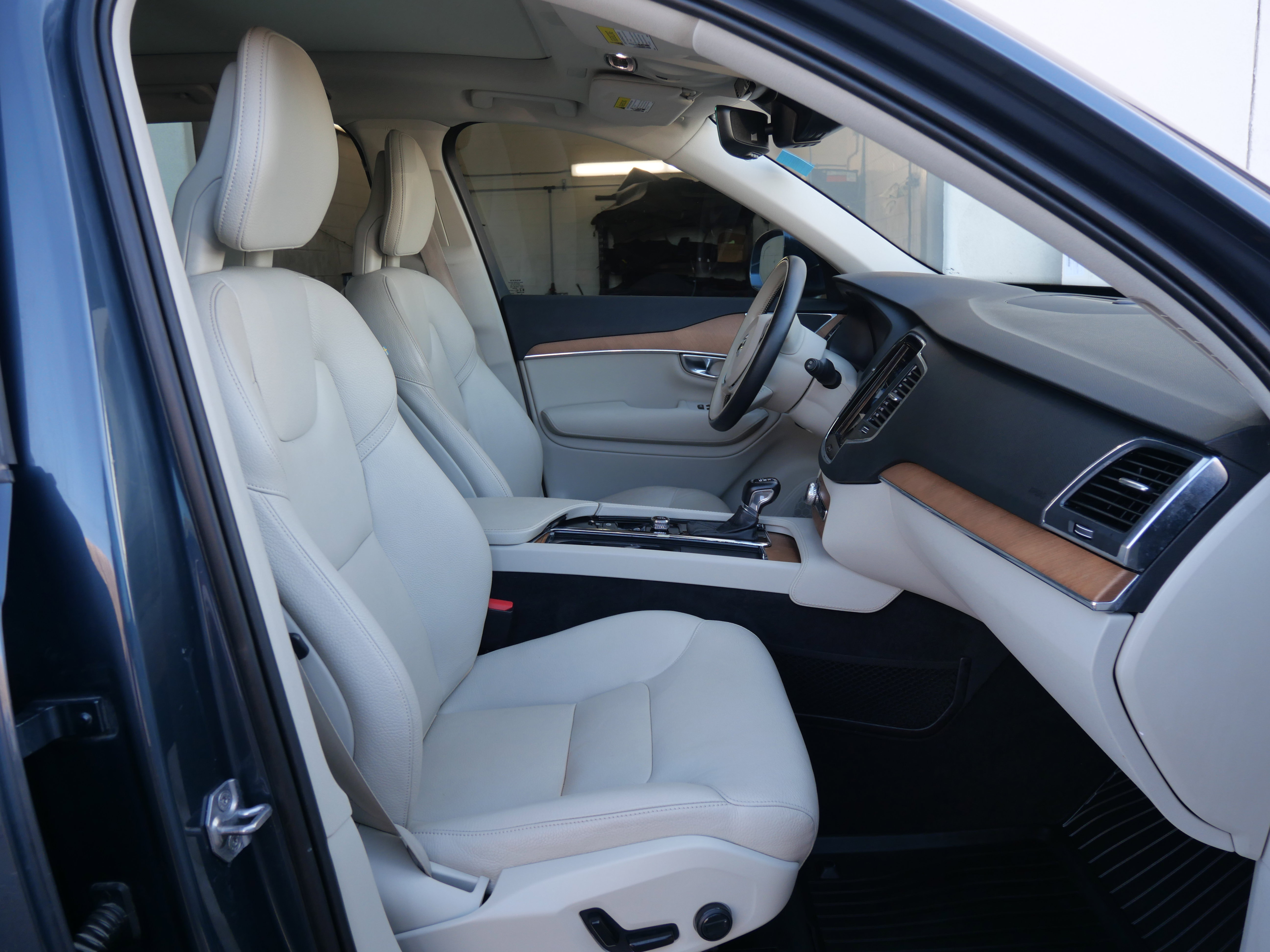 Used 2021 Volvo XC90 T6 Momentum image 17