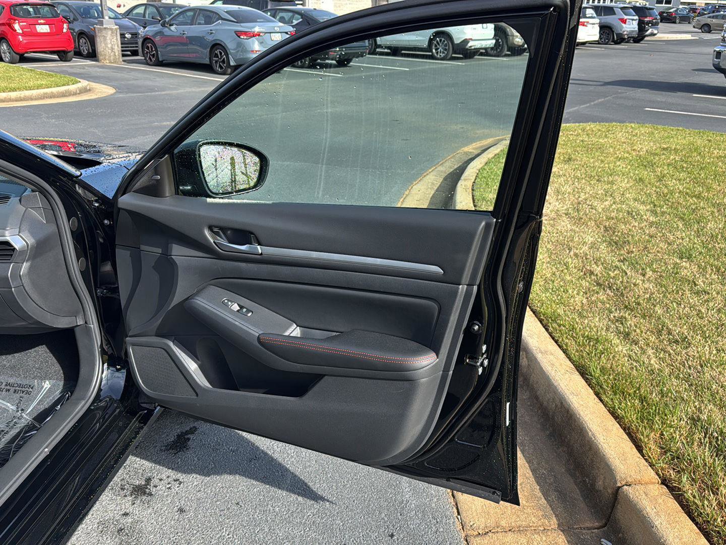 New 2026 Nissan Altima 2.5 SR w/ SR Midnight Edition Package image 12