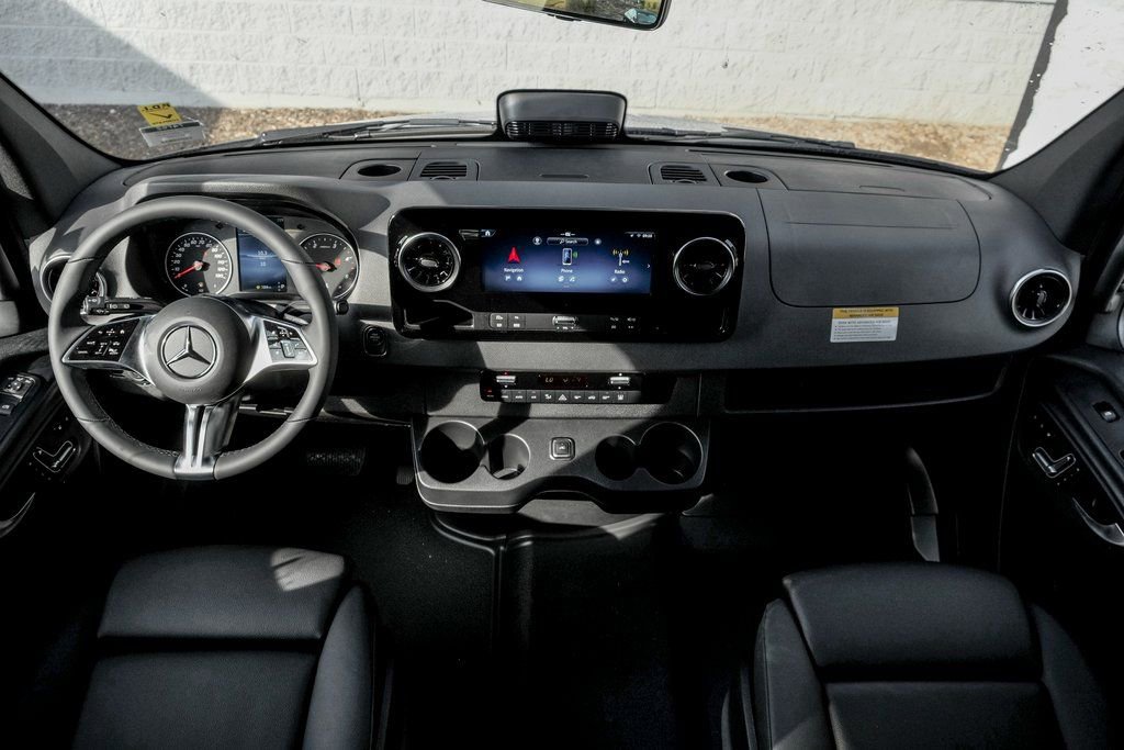 Used 2025 Mercedes-Benz Sprinter 2500 image 20