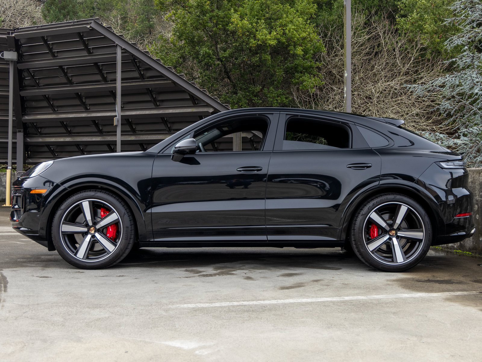 New 2025 Porsche Cayenne GTS image 2