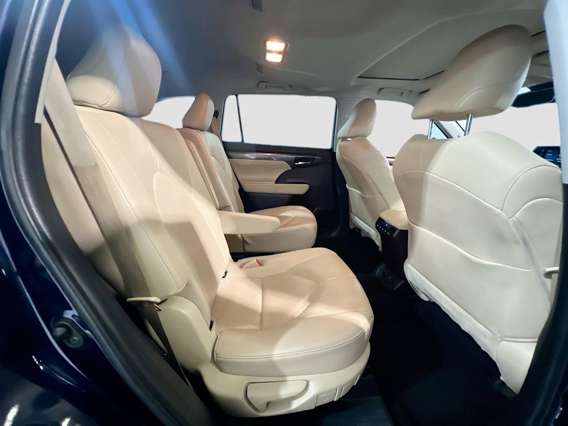 Used 2021 Toyota Highlander Limited FWD image 22