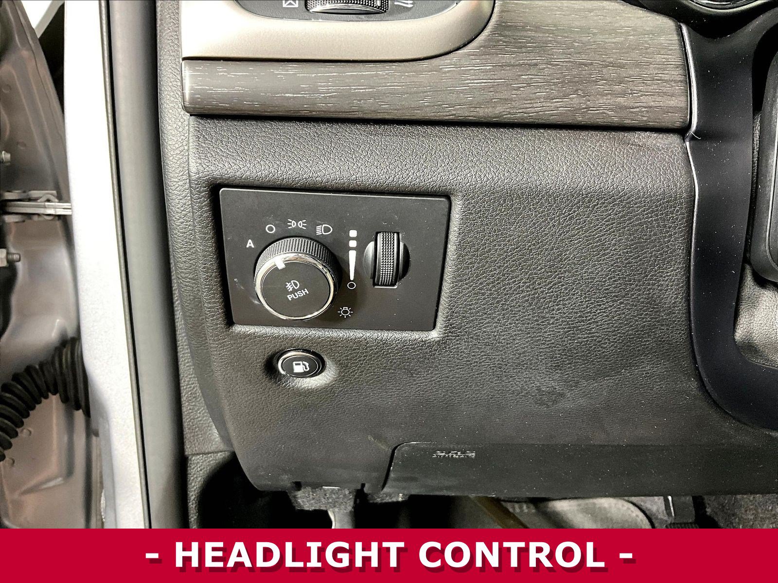 Used 2018 Jeep Grand Cherokee Altitude AWD/4WD image 36