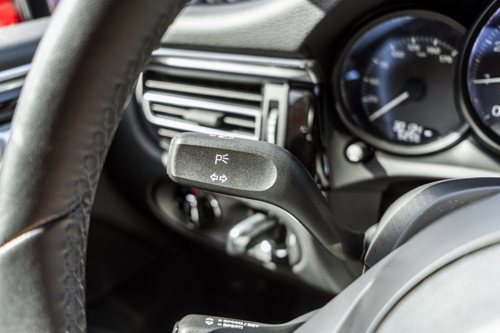 Used 2023 Porsche Macan image 26