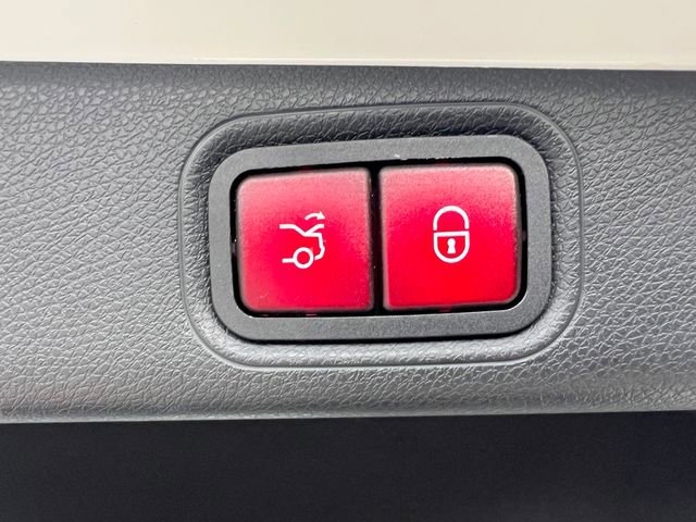 Used 2018 Mercedes-Benz E 400 4MATIC Sedan image 31