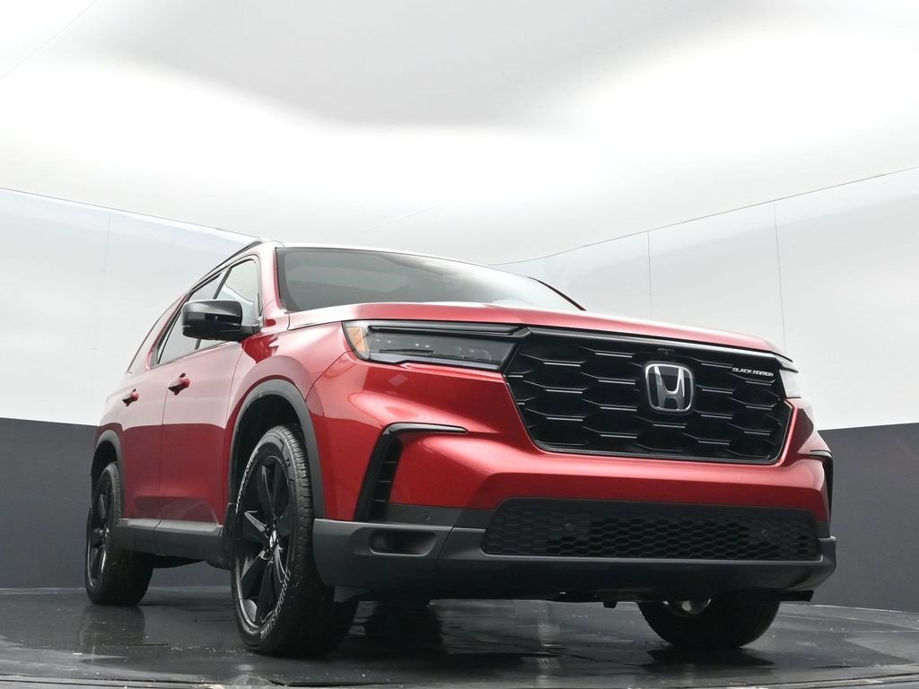 Certified 2025 Honda Pilot Black Edition image 5