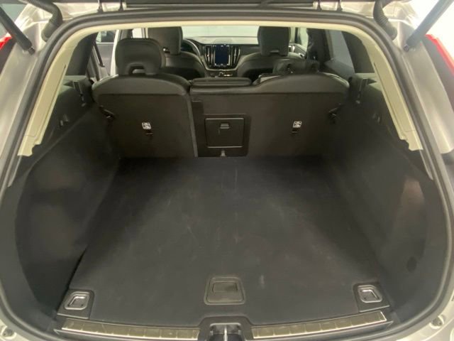 Certified 2025 Volvo XC60 B5 Plus image 9