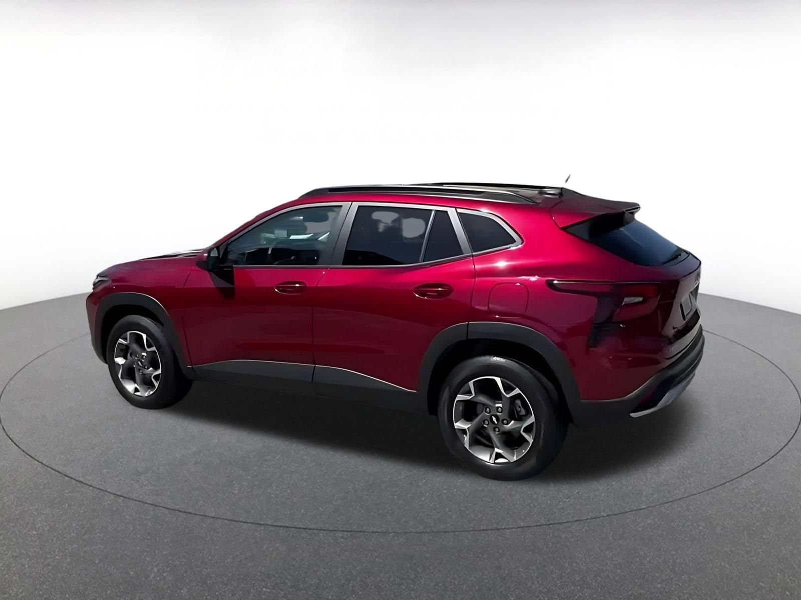 Used 2025 Chevrolet Trax LT FWD image 8