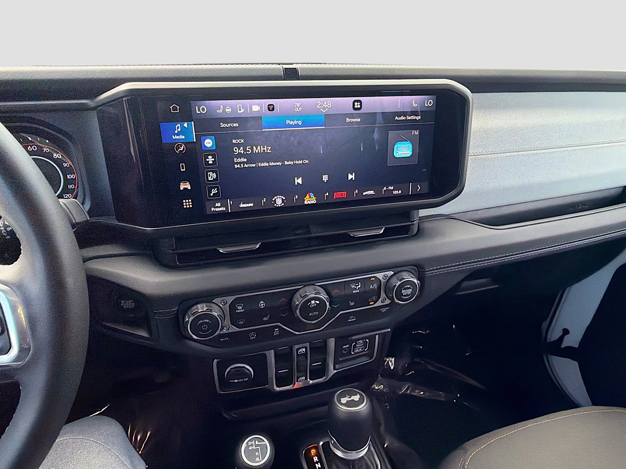 Used 2025 Jeep Wrangler Sahara image 26