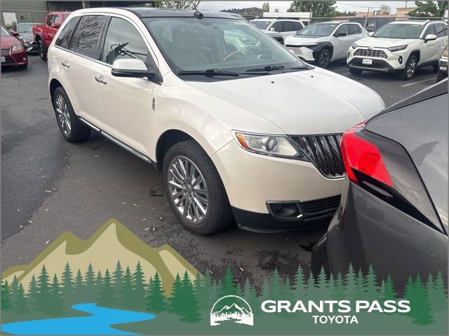 Used 2012 Lincoln MKX FWD image 1