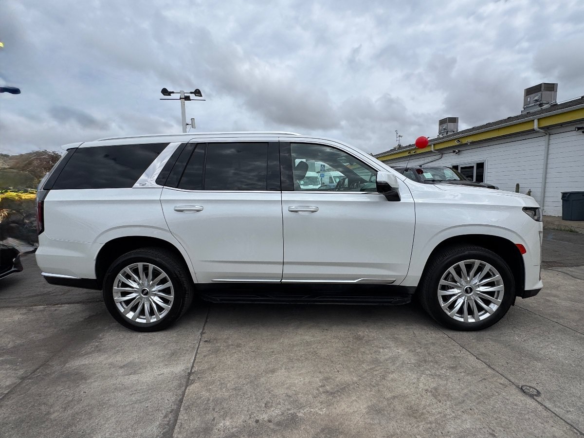 Used 2022 Cadillac Escalade Luxury AWD/4WD image 7