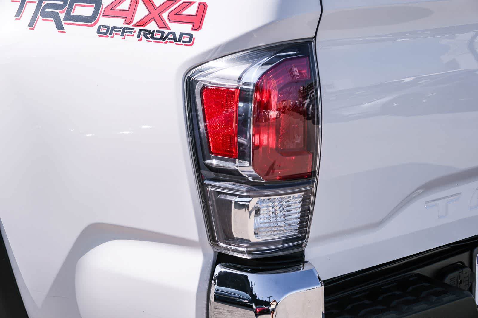 Certified 2022 Toyota Tacoma TRD Off-Road AWD/4WD image 7