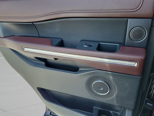 Used 2023 Ford Expedition Limited image 17