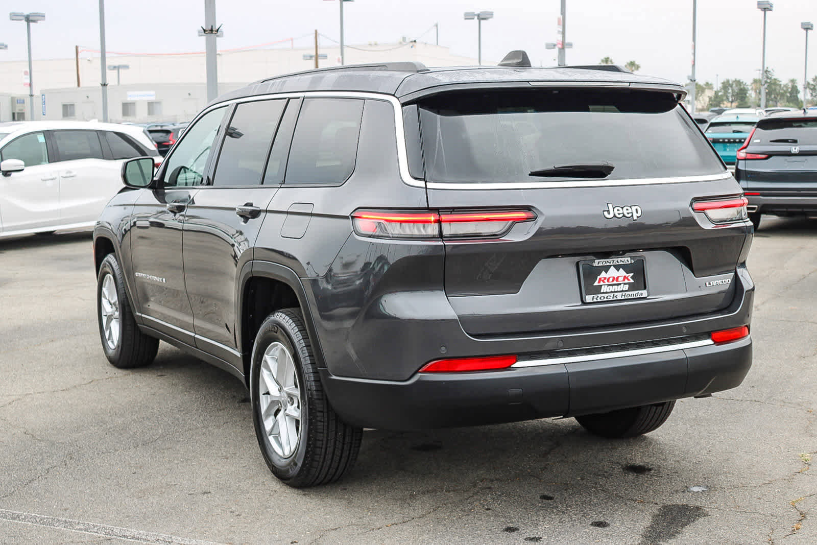 Used 2025 Jeep Grand Cherokee L Laredo image 8
