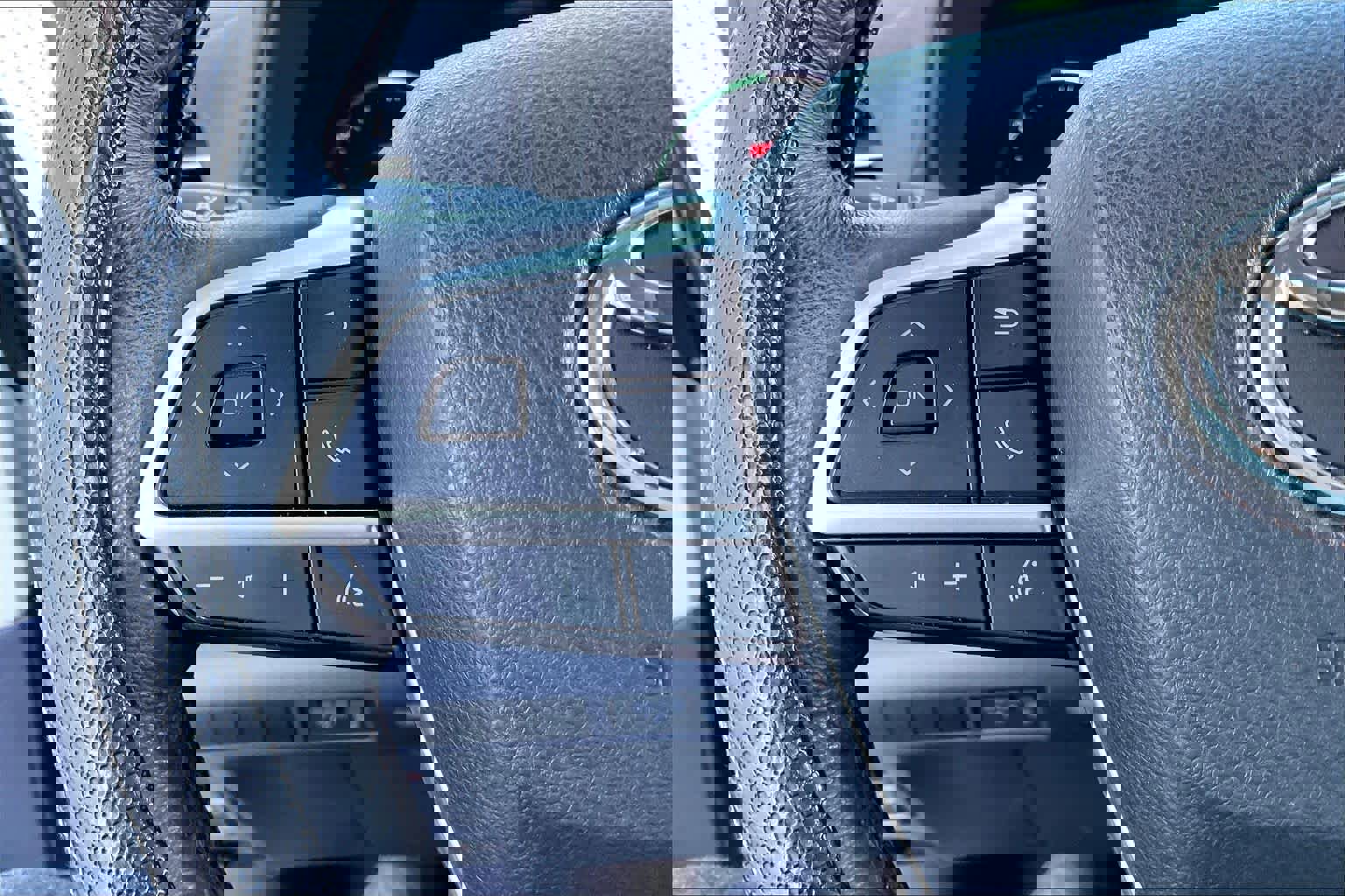 Used 2022 Toyota Sienna XLE image 22