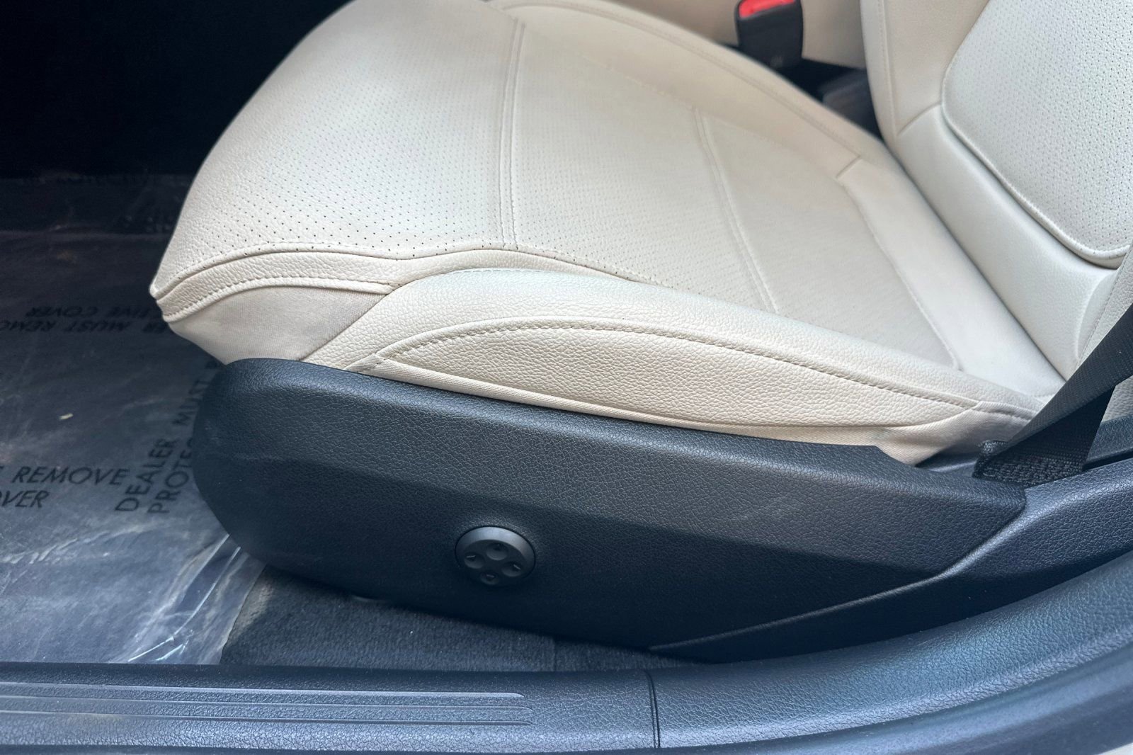 Used 2025 Mercedes-Benz C 300 4MATIC Sedan image 12