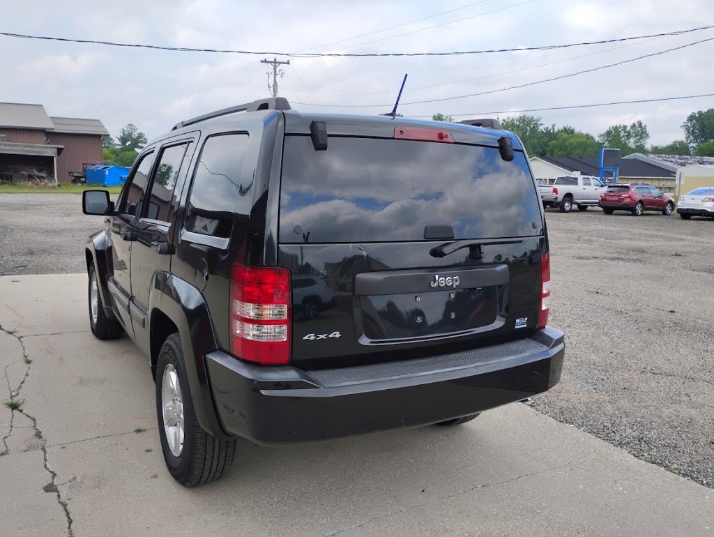 Used 2009 Jeep Liberty Sport w/ Popular Equipment Group AWD/4WD image 2