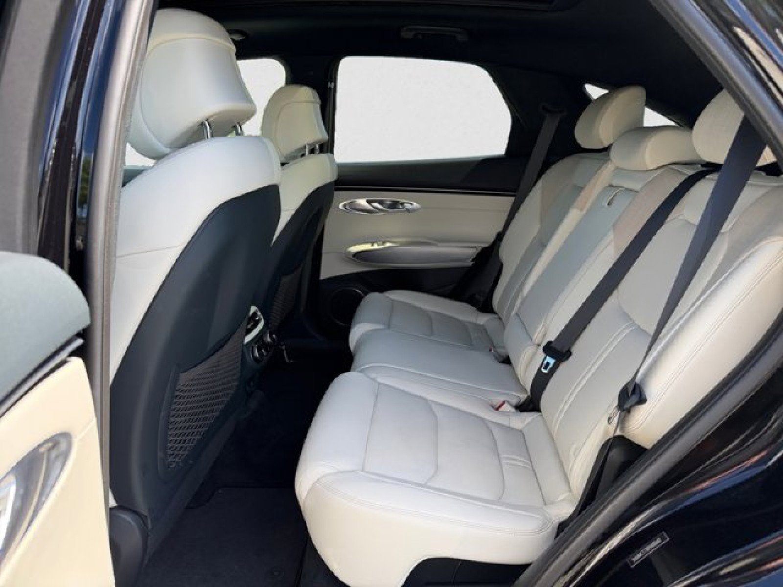Used 2023 Genesis Electrified GV70 AWD/4WD image 18
