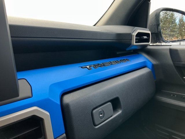 Used 2025 Toyota Tacoma TRD Off-Road image 11