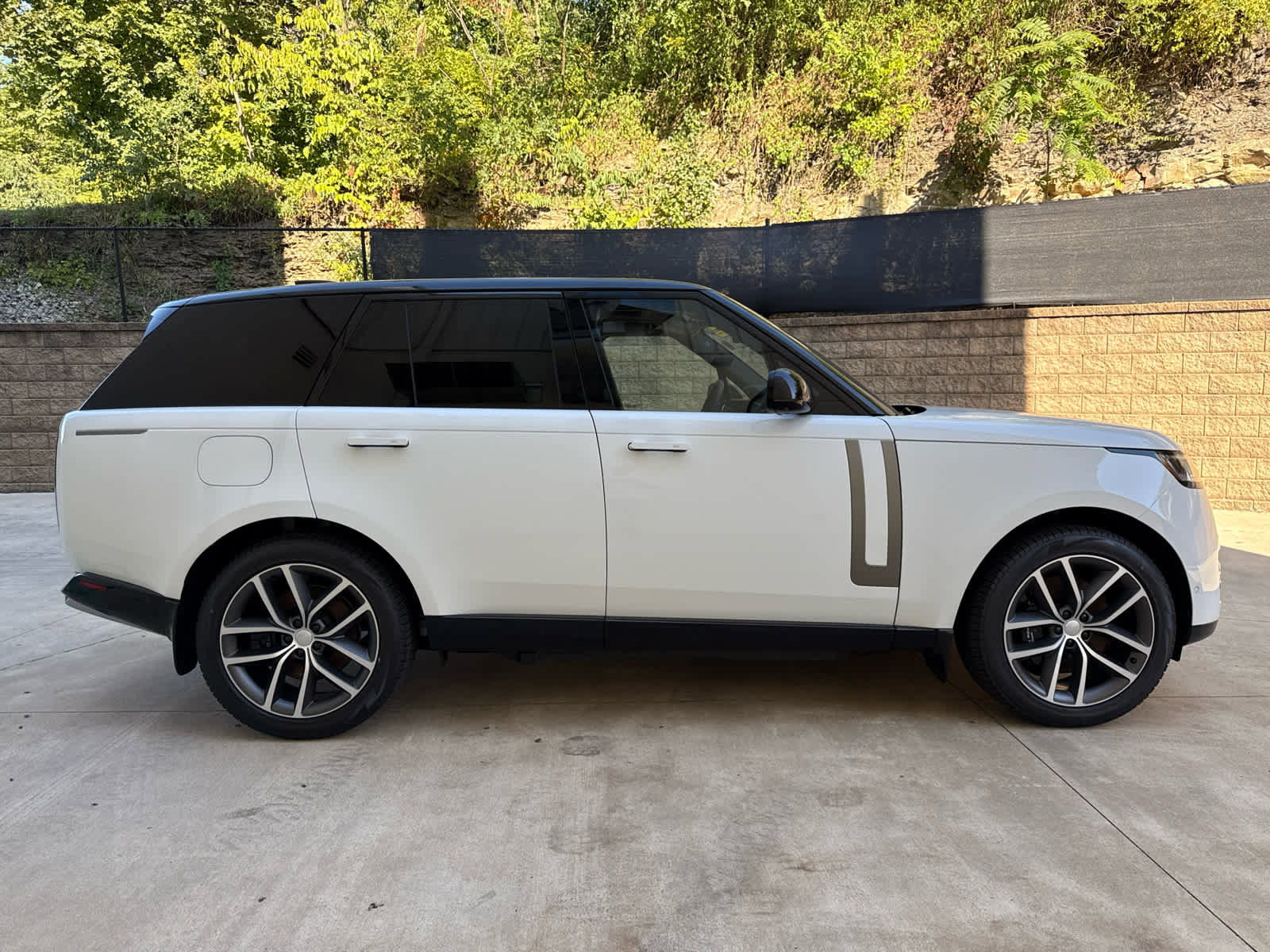 New 2025 Land Rover Range Rover SE image 7