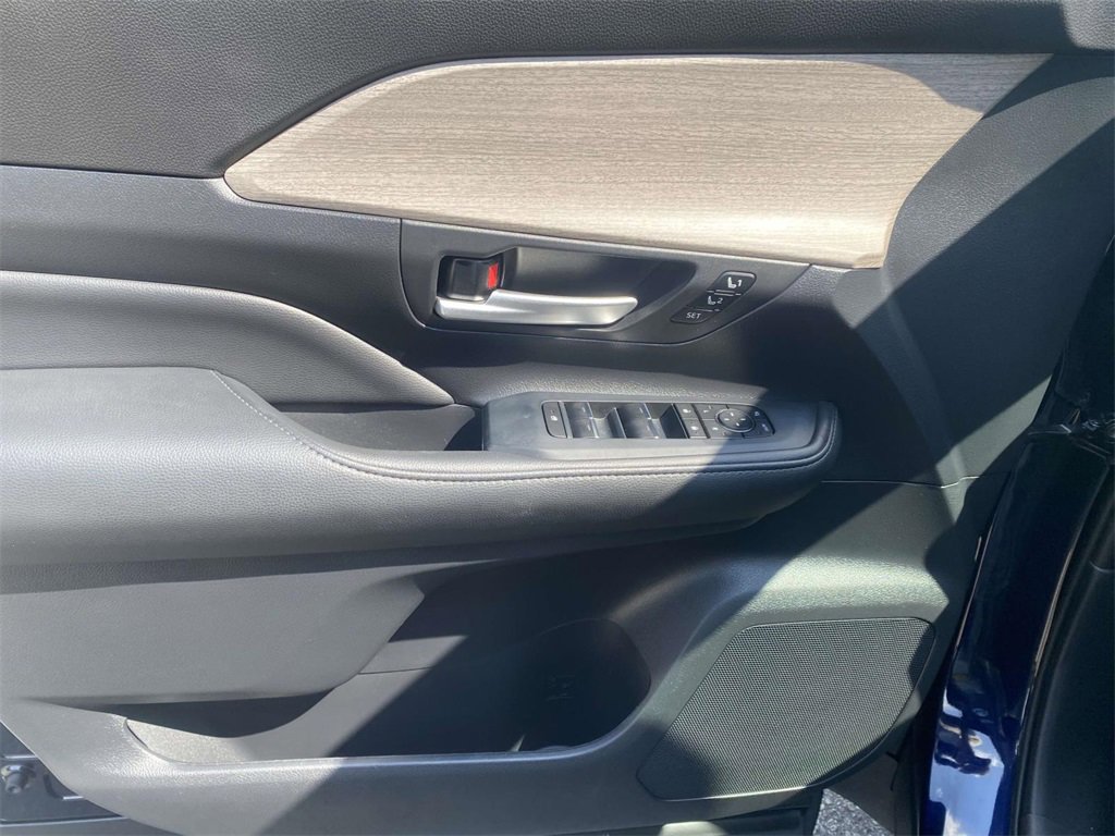 Used 2025 Toyota Grand Highlander FWD image 18