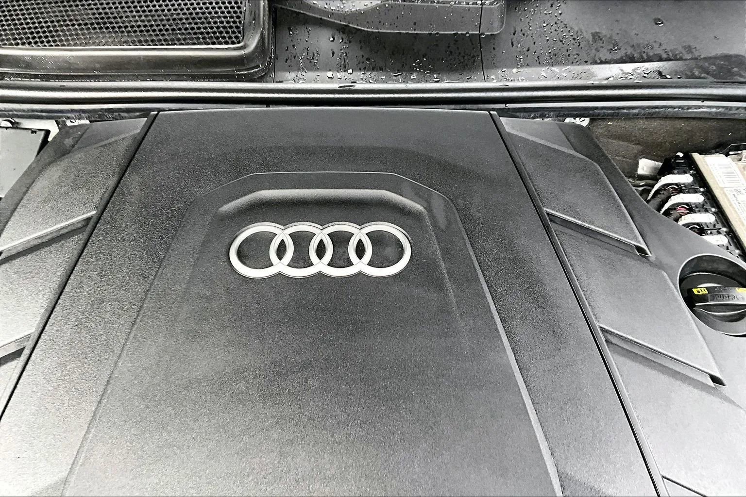 Used 2019 Audi Q8 Premium image 32