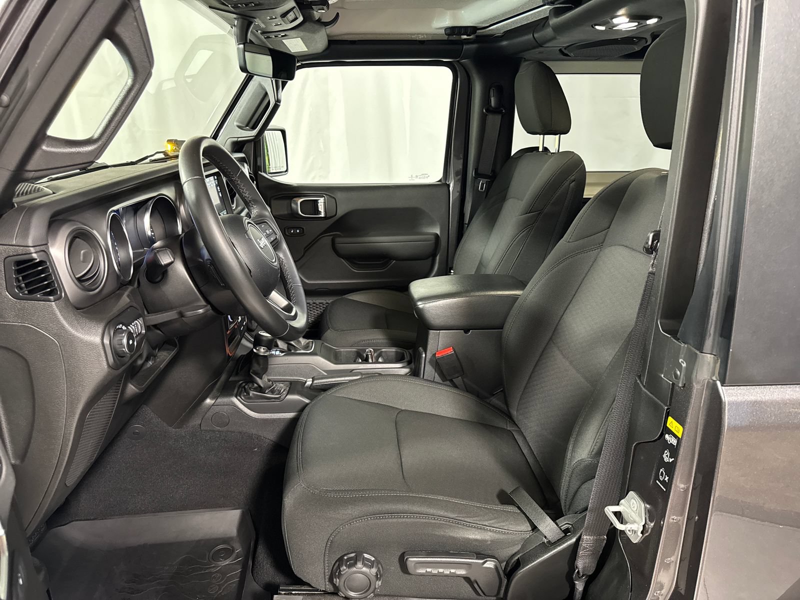 Used 2022 Jeep Wrangler Sport AWD/4WD image 3