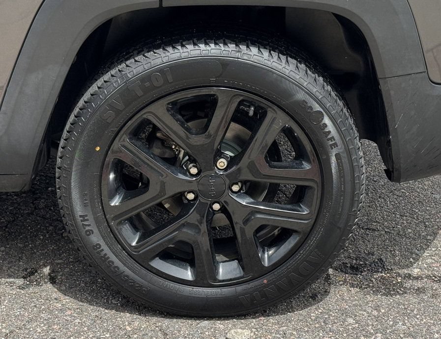 Used 2018 Jeep Renegade Altitude w/ UConnect 8.4 Nav Group AWD/4WD image 11