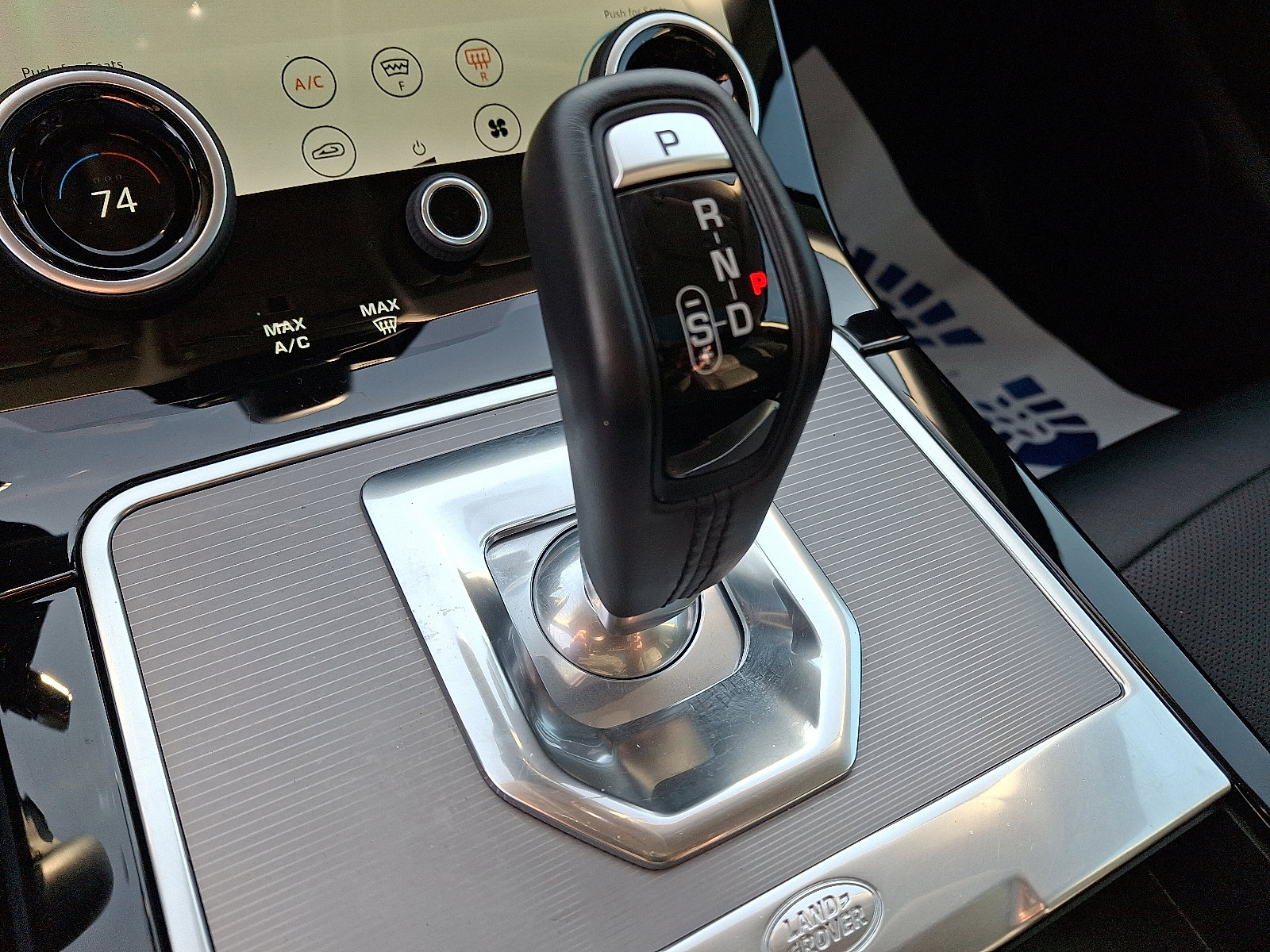 Used 2020 Land Rover Range Rover Evoque SE image 15