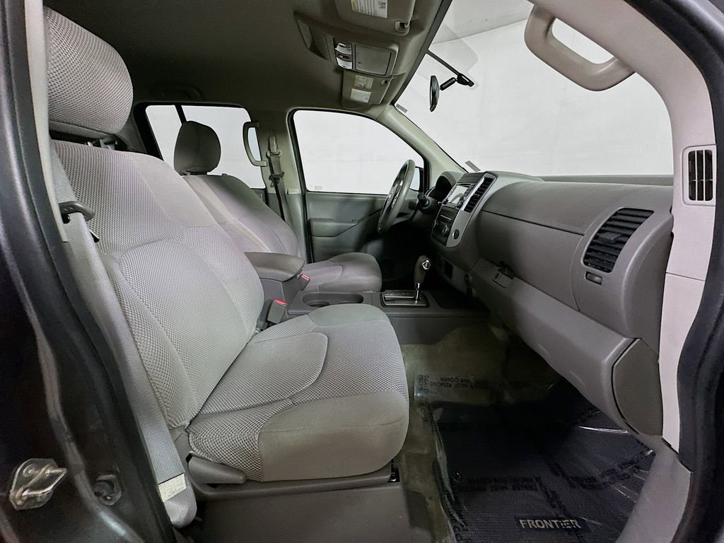 Used 2017 Nissan Frontier SV image 8