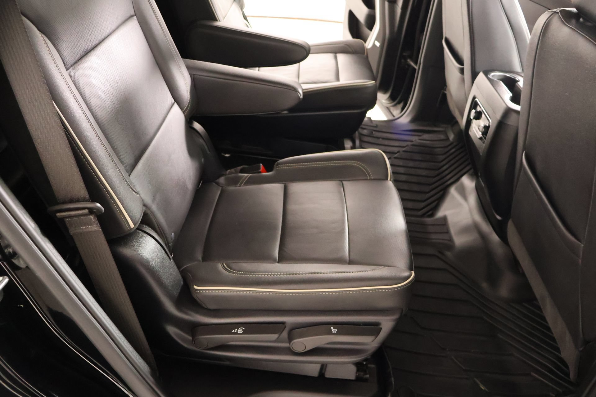 Used 2025 Chevrolet Tahoe Premier w/ Sun And Tow Package AWD/4WD image 15