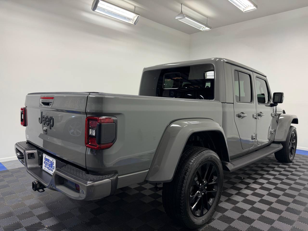 Used 2022 Jeep Gladiator Overland AWD/4WD image 11