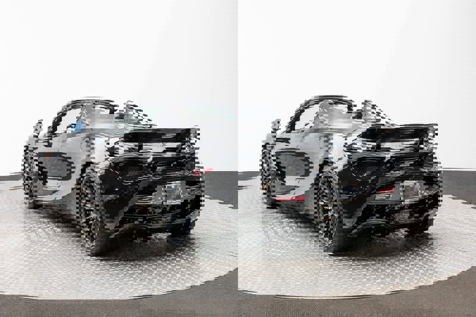 Used 2023 McLaren 720S Spider image 4