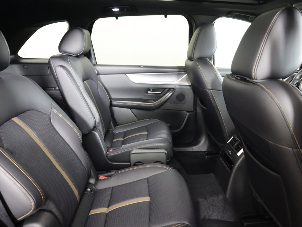 Used 2025 MAZDA CX-90 Plug-In Hybrid w/ Premium Plus image 13