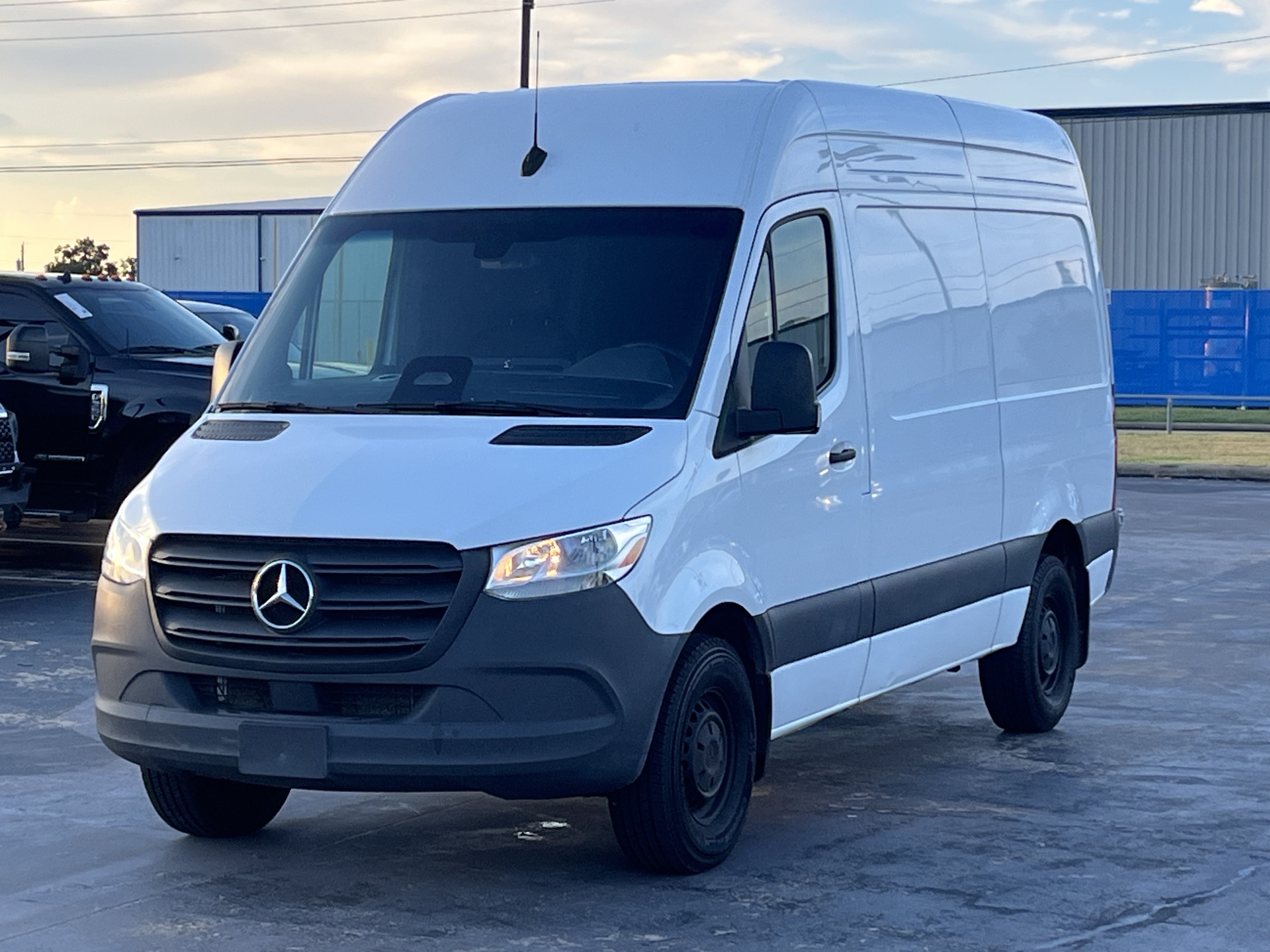 Used 2025 Mercedes-Benz Sprinter 2500 image 3