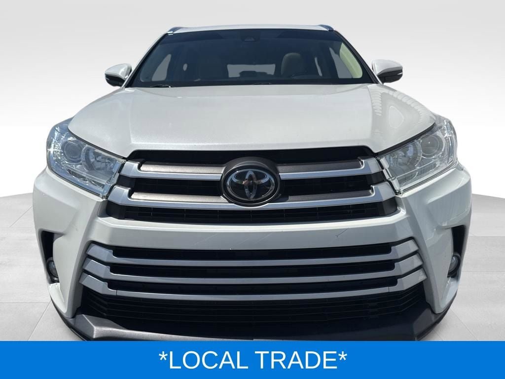 Used 2019 Toyota Highlander XLE AWD/4WD image 2