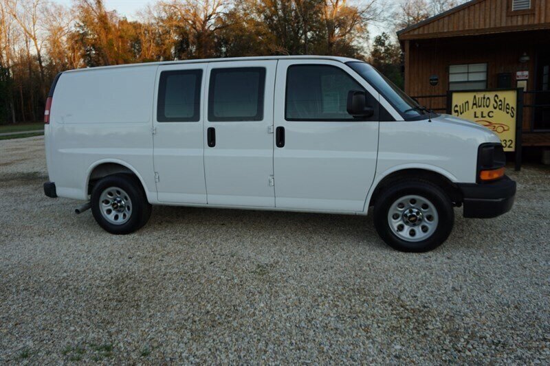 Used 2010 Chevrolet Express 1500 RWD image 22