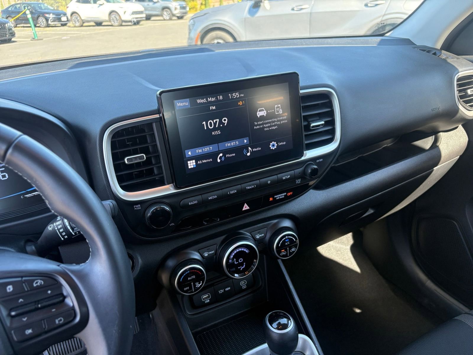 Used 2025 Hyundai Venue SEL image 17