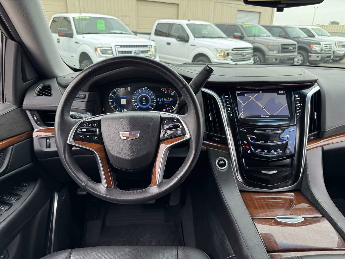 Used 2017 Cadillac Escalade Luxury image 28