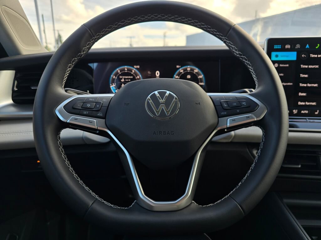 New 2025 Volkswagen Tiguan SE image 17