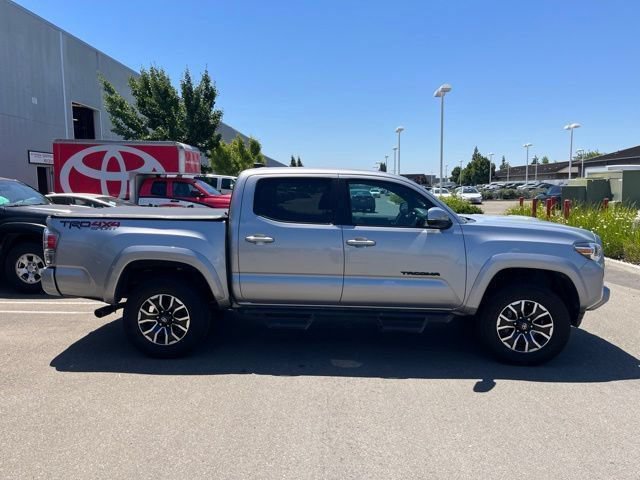 Used 2021 Toyota Tacoma TRD Sport w/ Technology Package AWD/4WD image 4