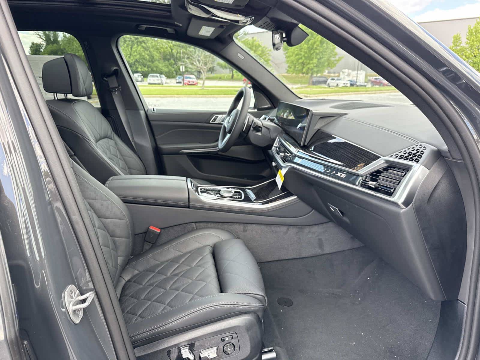 New 2026 BMW X5 xDrive40i w/ M Sport Package AWD/4WD image 16