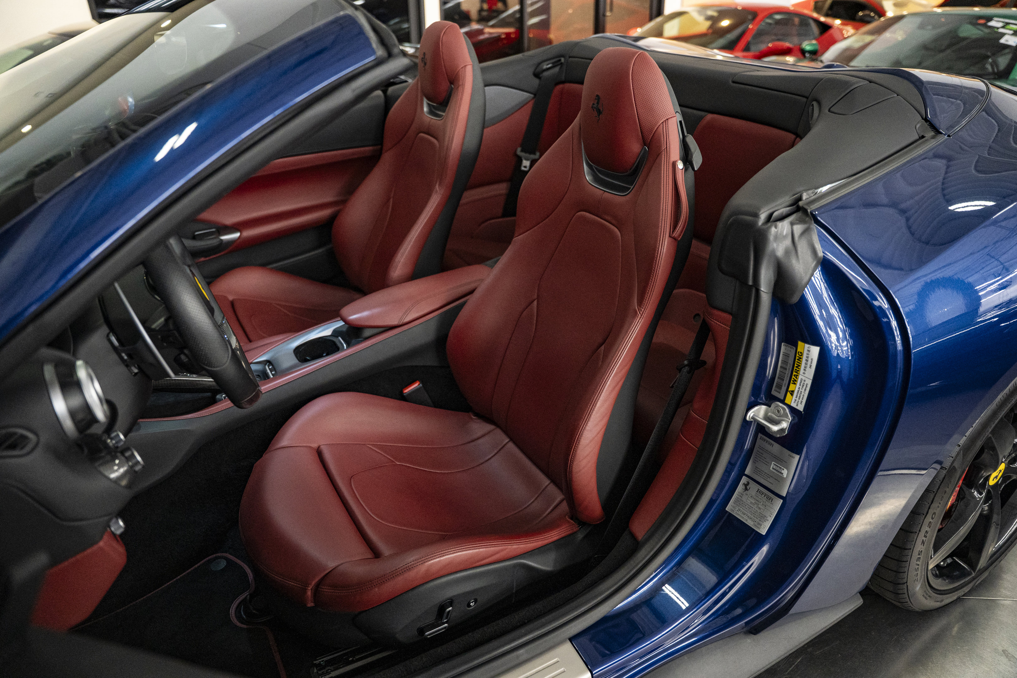 Used 2019 Ferrari Portofino RWD image 28