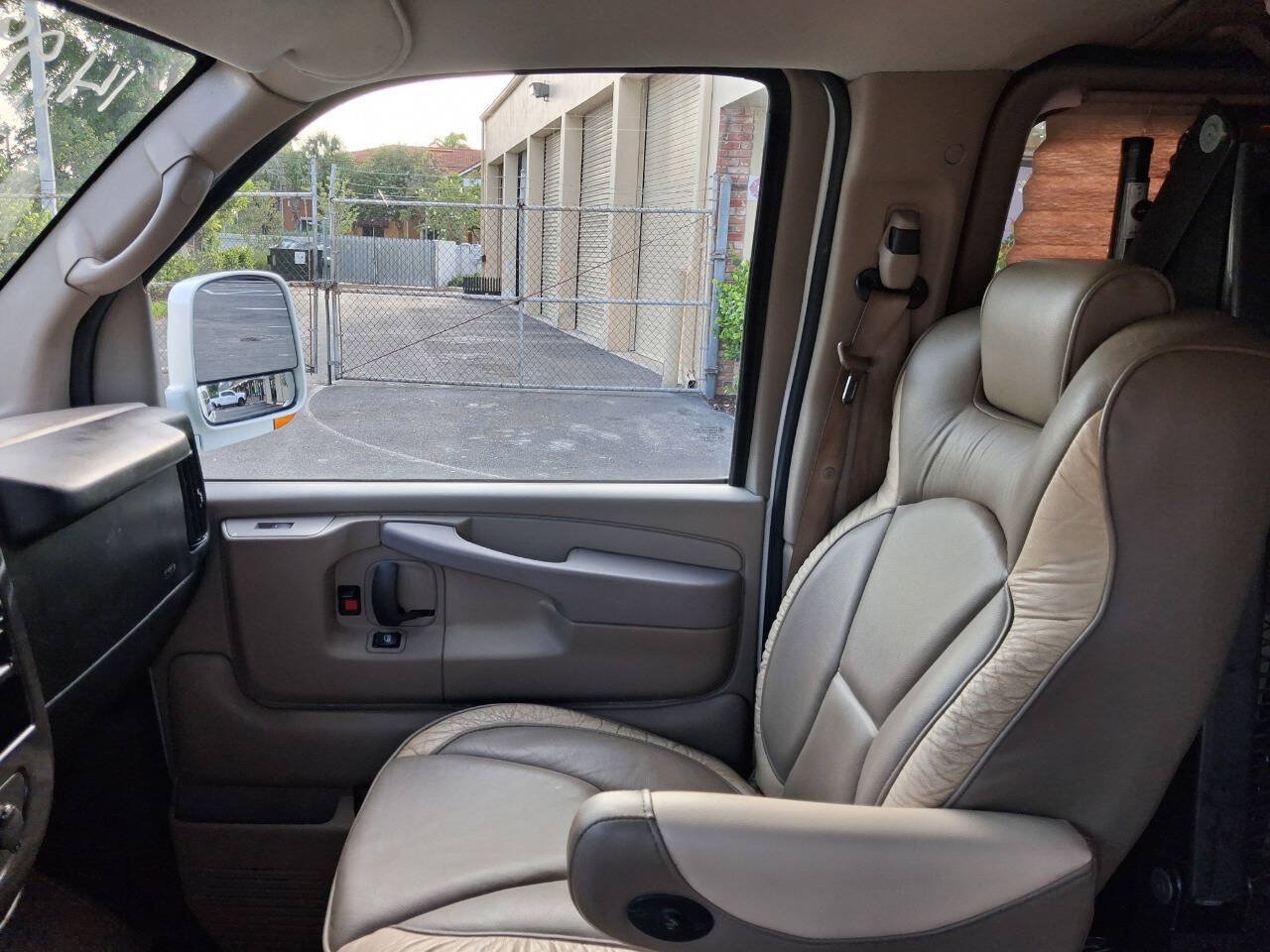 Used 2012 Chevrolet Express 1500 RWD image 12
