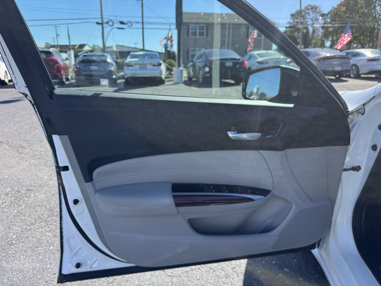 Used 2015 Acura TLX FWD image 9
